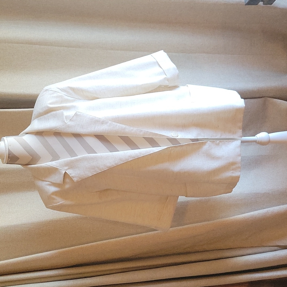 Alice Stuart Cream Blazer with pockets